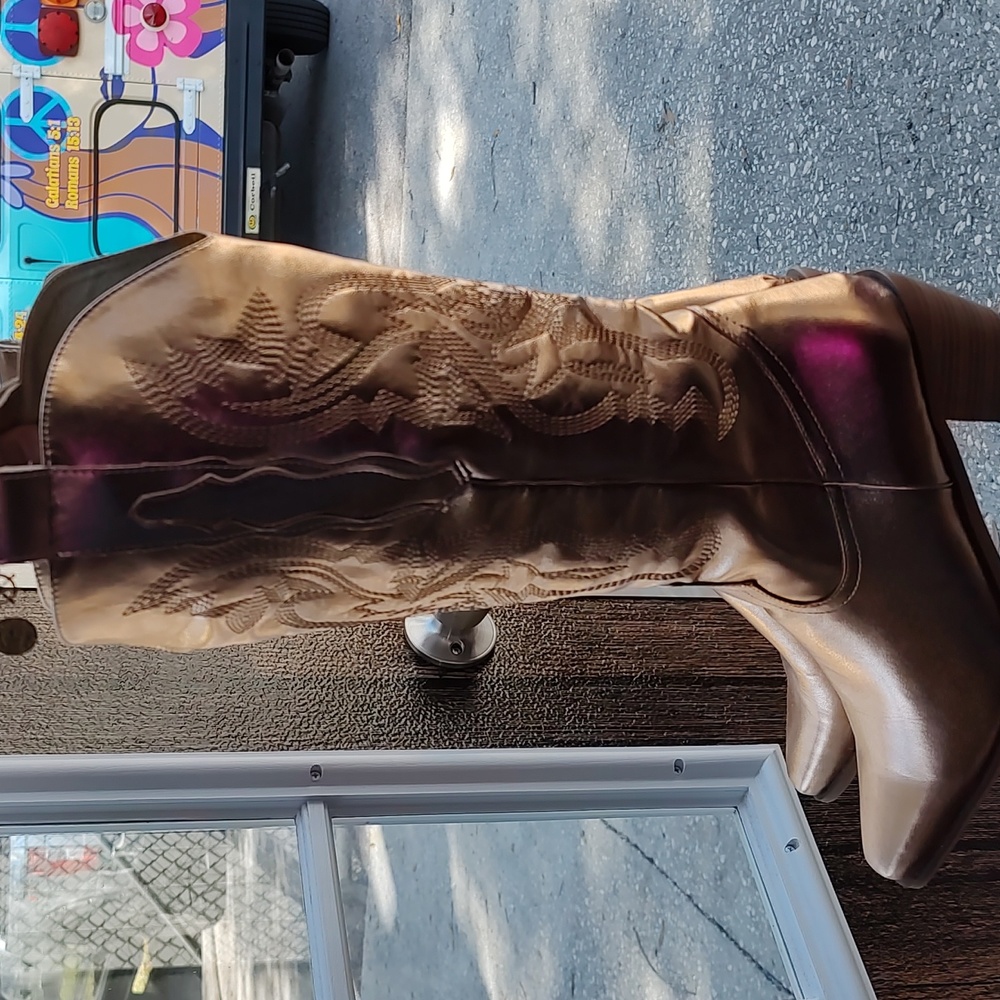 Women's gold metallic cowboy boots SALE - Picture 10 of 12